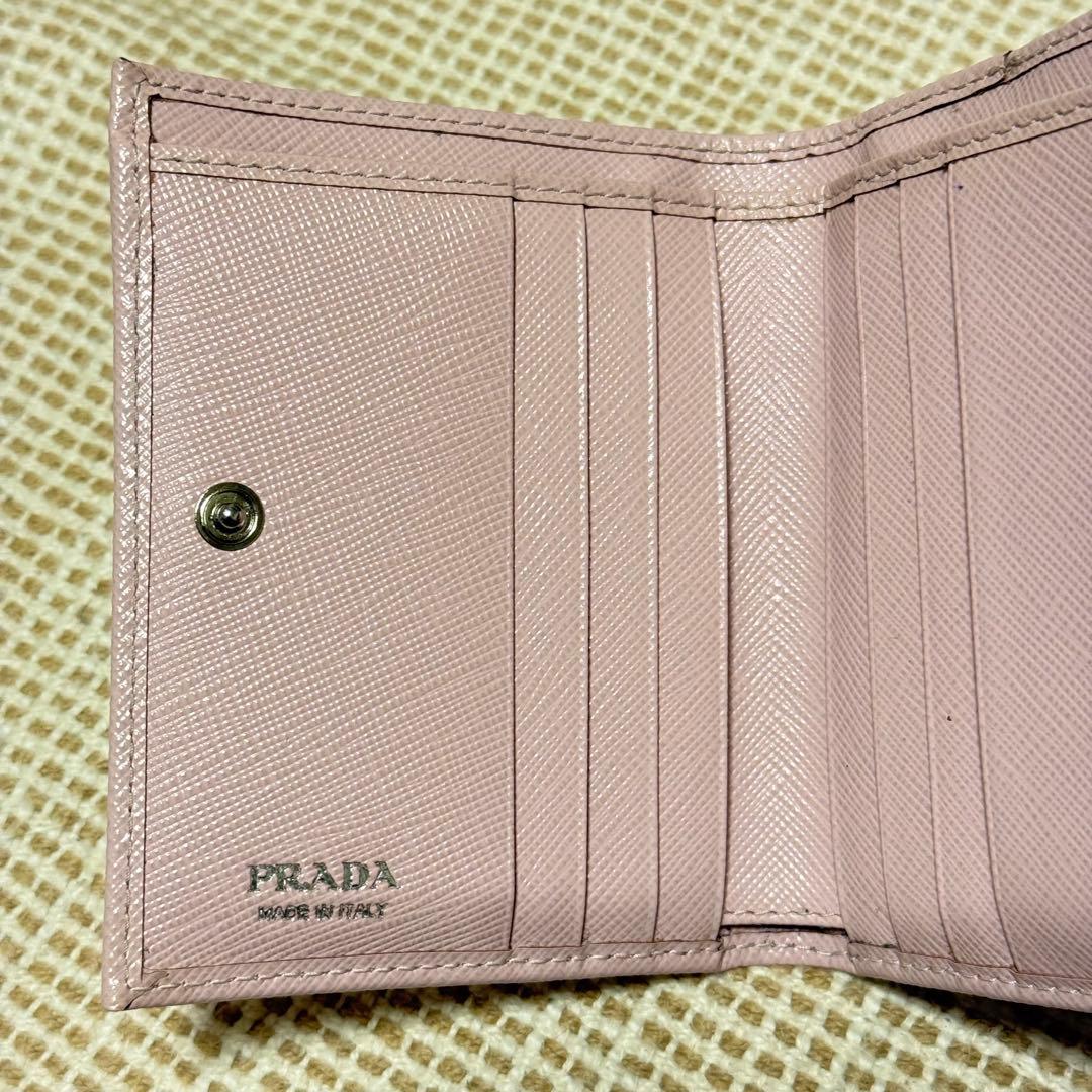 プラダ 折り財布 三角ロゴ サフィアーノレザー ピンク 1ML050