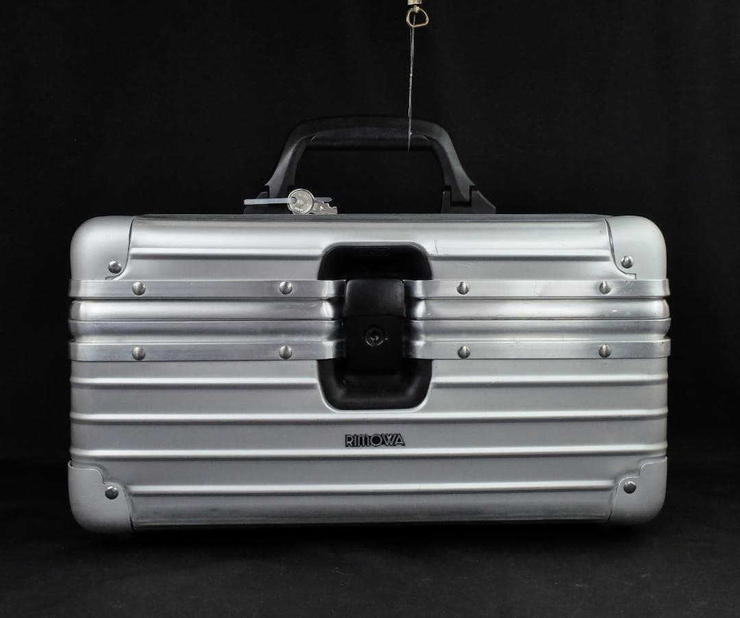 リモワ 廃番956.38『Savannah』アルミ・ビューティケース 鍵付・安全