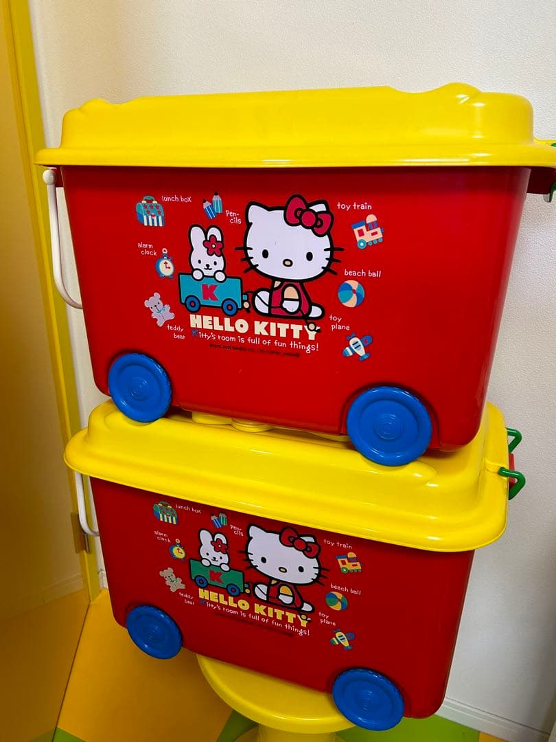 レトロ　ハローキティ 収納ボックスセット キャスター付き　おもちゃ箱　サンリオ