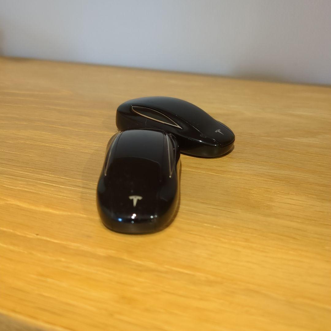 Tesla Model X キーフォブ