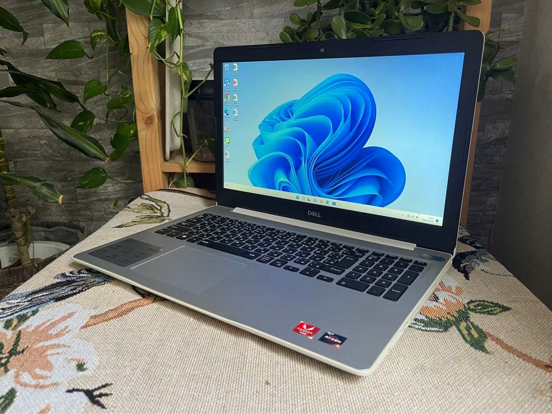 DELLパソコンノートInspiron15メモリ8GB/SSD高速動作順調