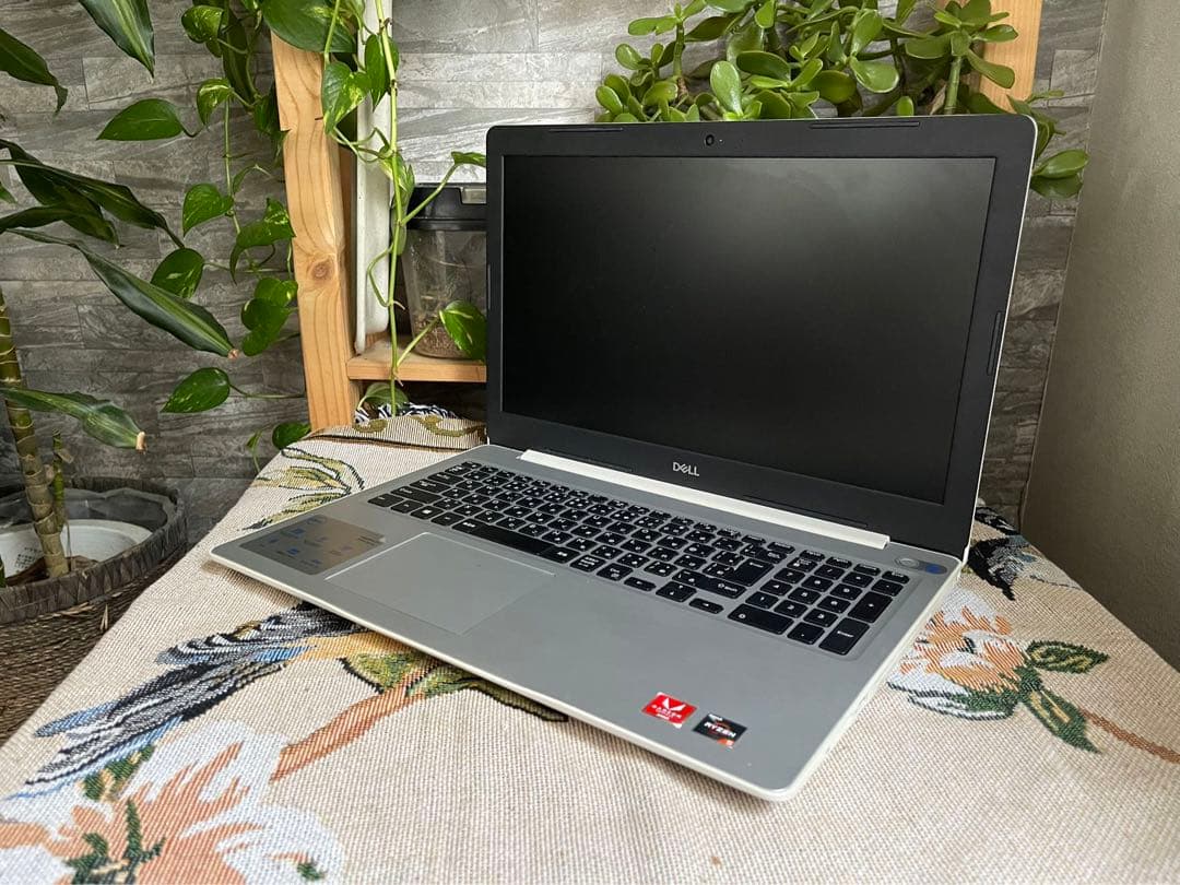 DELLパソコンノートInspiron15メモリ8GB/SSD高速動作順調