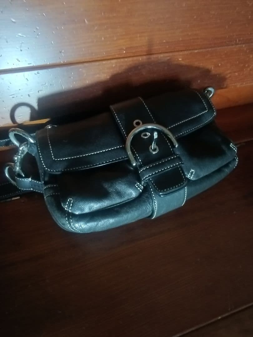 ブラックレザーショルダーバッグ　コーチ　COACH