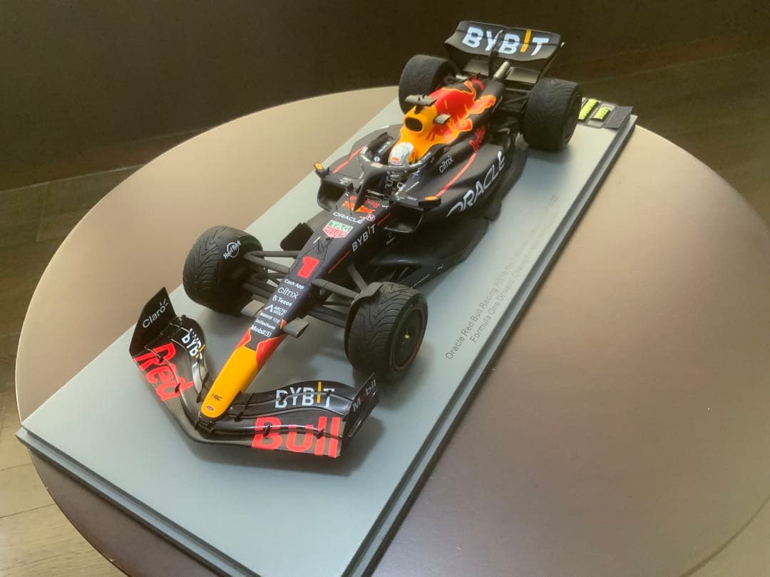 1/18スパークSPARKレッドブルRB18 日本GP仕様フェルスタッペン