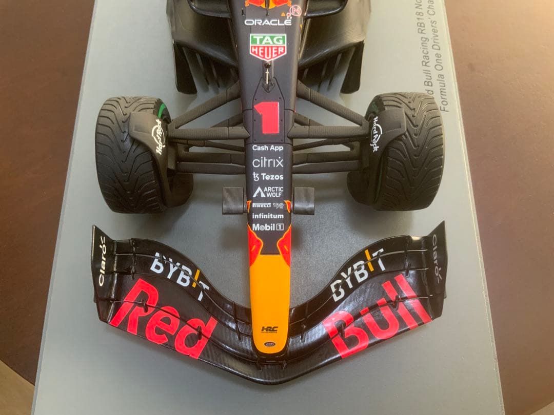 1/18スパークSPARKレッドブルRB18 日本GP仕様フェルスタッペン