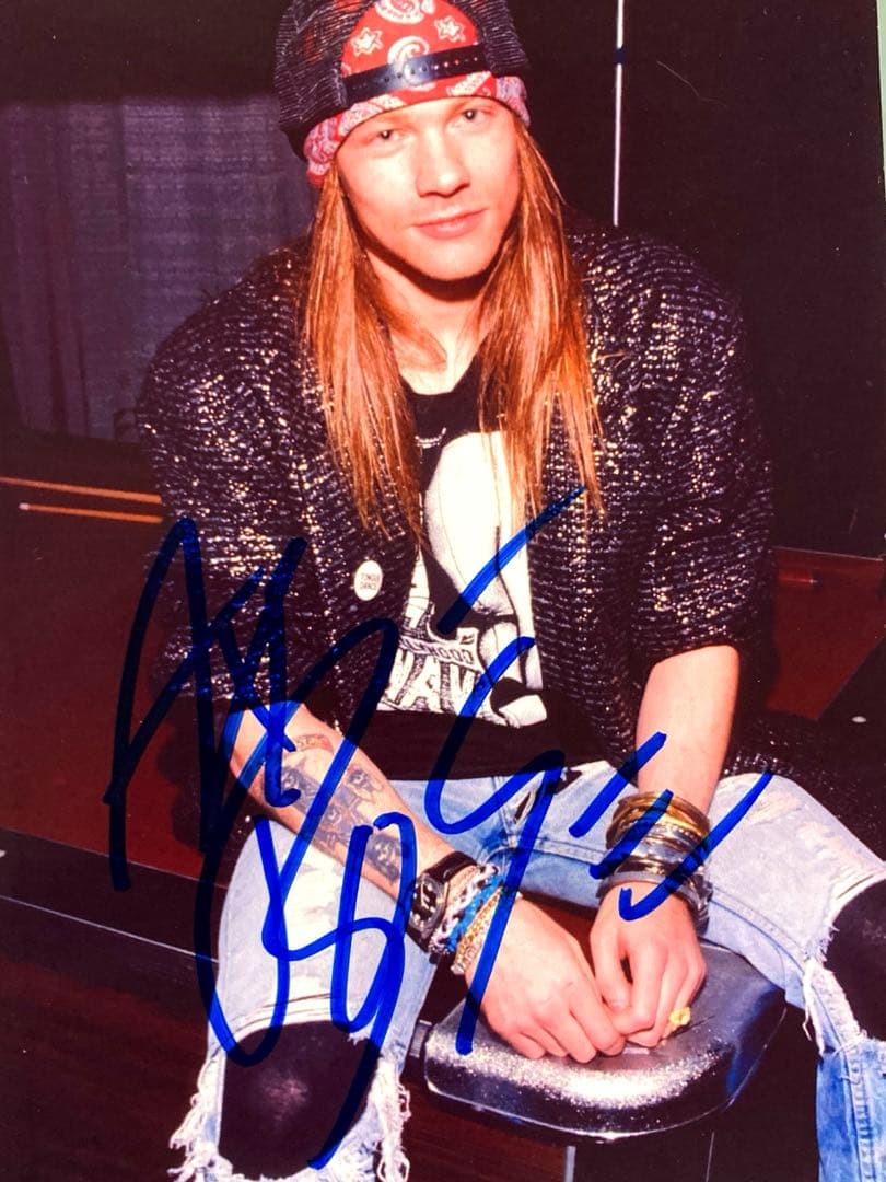 アクセル•ローズ直筆サイン入り2Lサイズ写真…