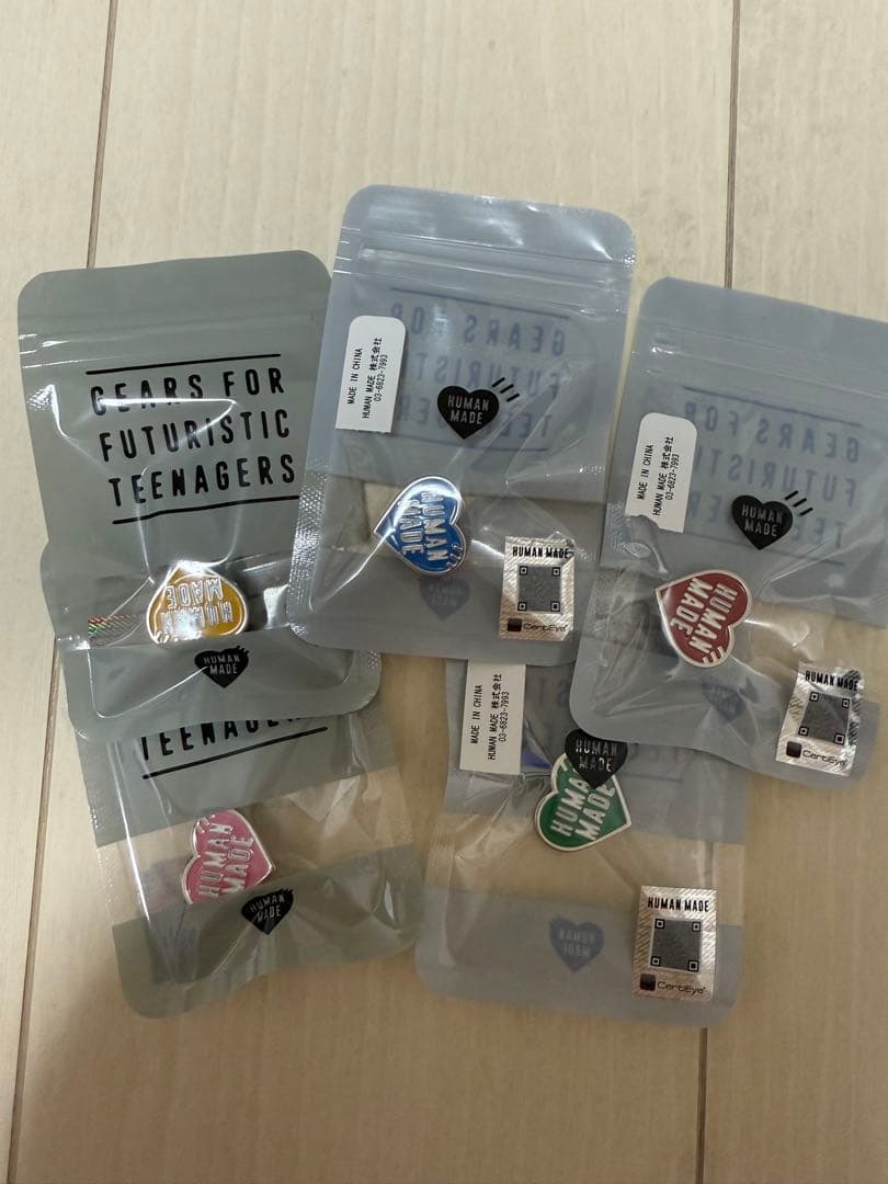 ヒューマンメイドピンバッジ 5個セット