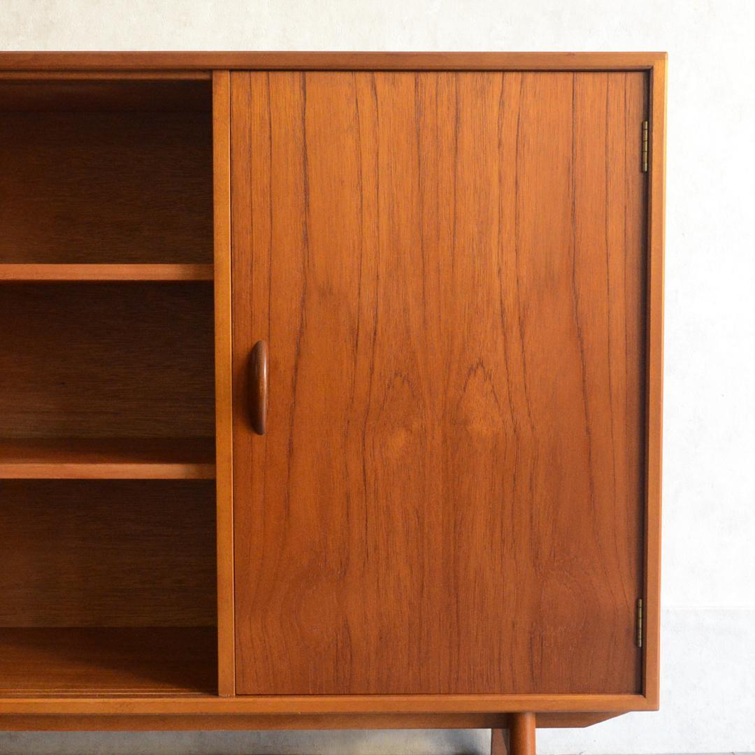 イギリスヴィンテージ ガラスキャビネット サイドボード ショーケース 飾り棚