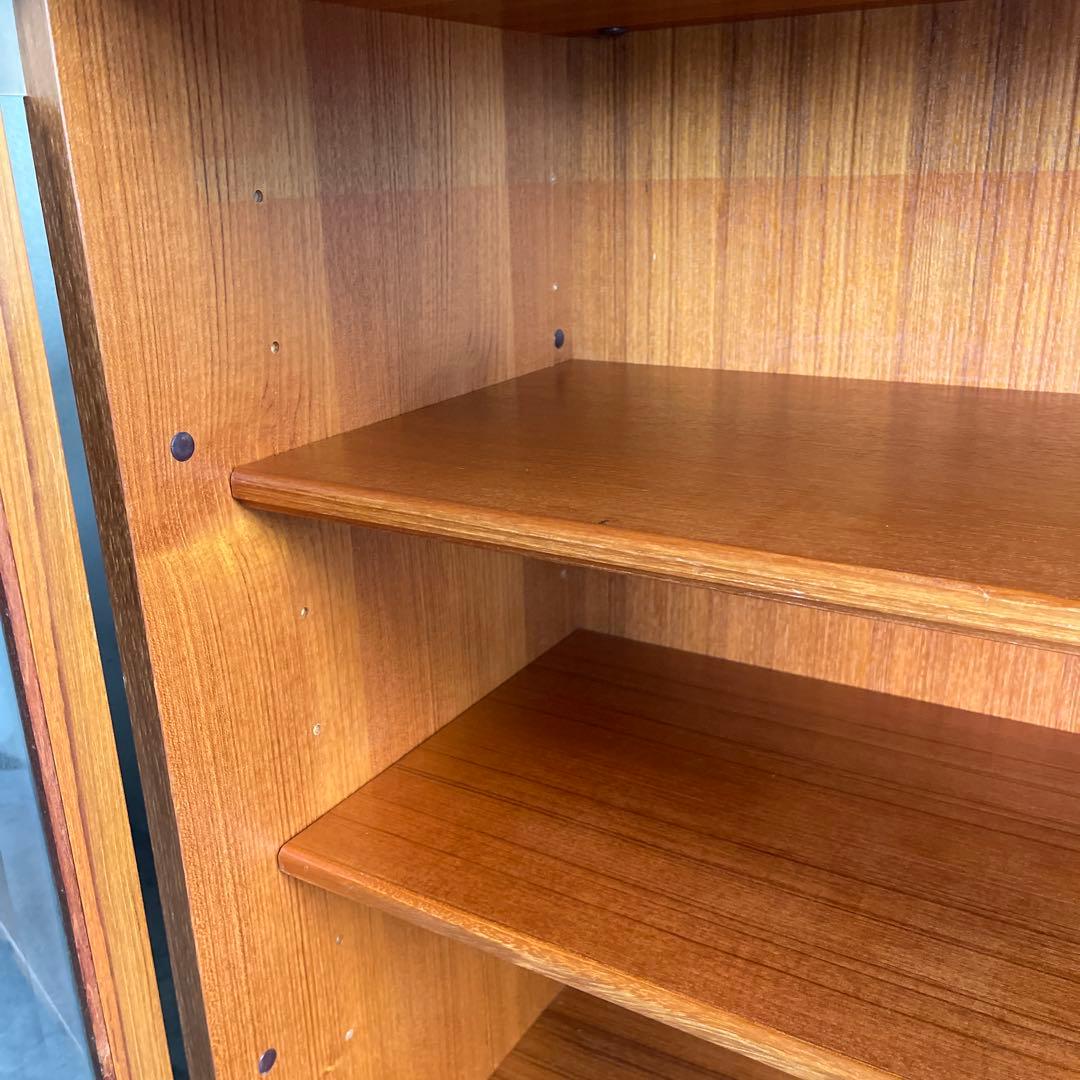 北欧スタイル　ガラス扉キャビネット 収納