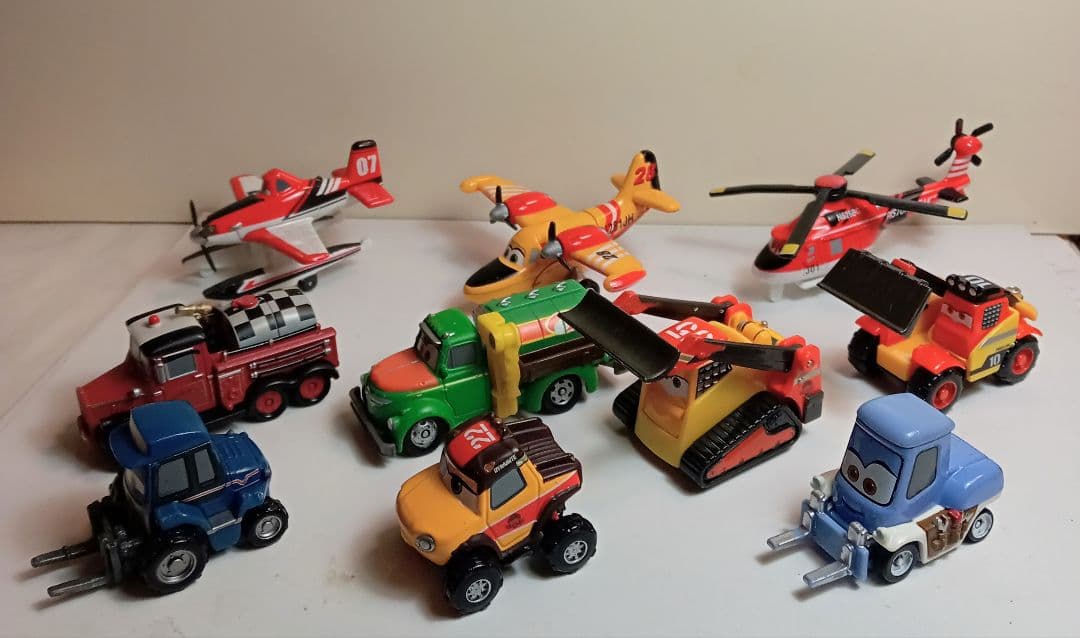 トミカディズニープレーンズ10台