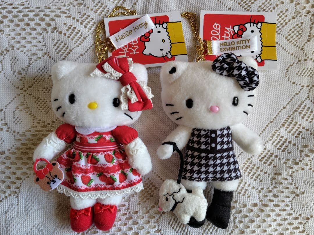 ハローキティ展 マスコットホルダー いちごドレス 千鳥格子 2点セット