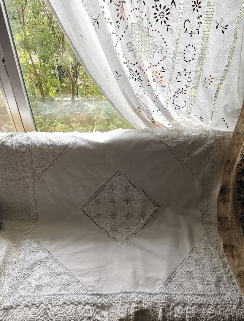 アンティーク 北欧ハーダンガー刺繍＆クロシェレース リネンクロス スノーフレーク