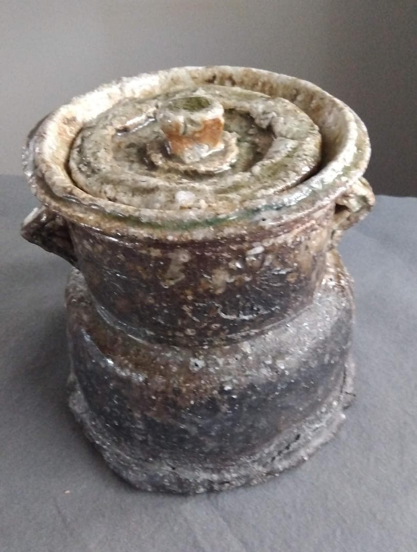 信楽焼　自然灰釉究極美逸品　谷清右衛門　茶道具伊賀写 双耳水指 塗蓋 付　共箱