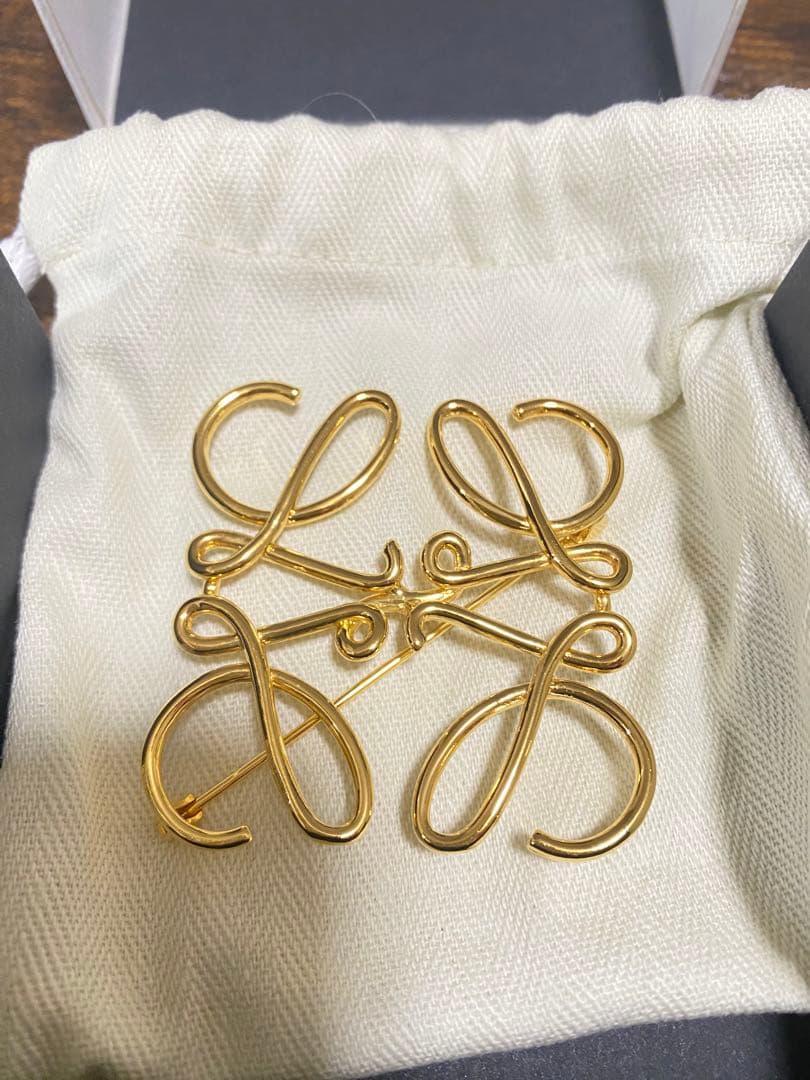 2/14までSです。ロエベ　ブローチ　ゴールド　正規品　美品