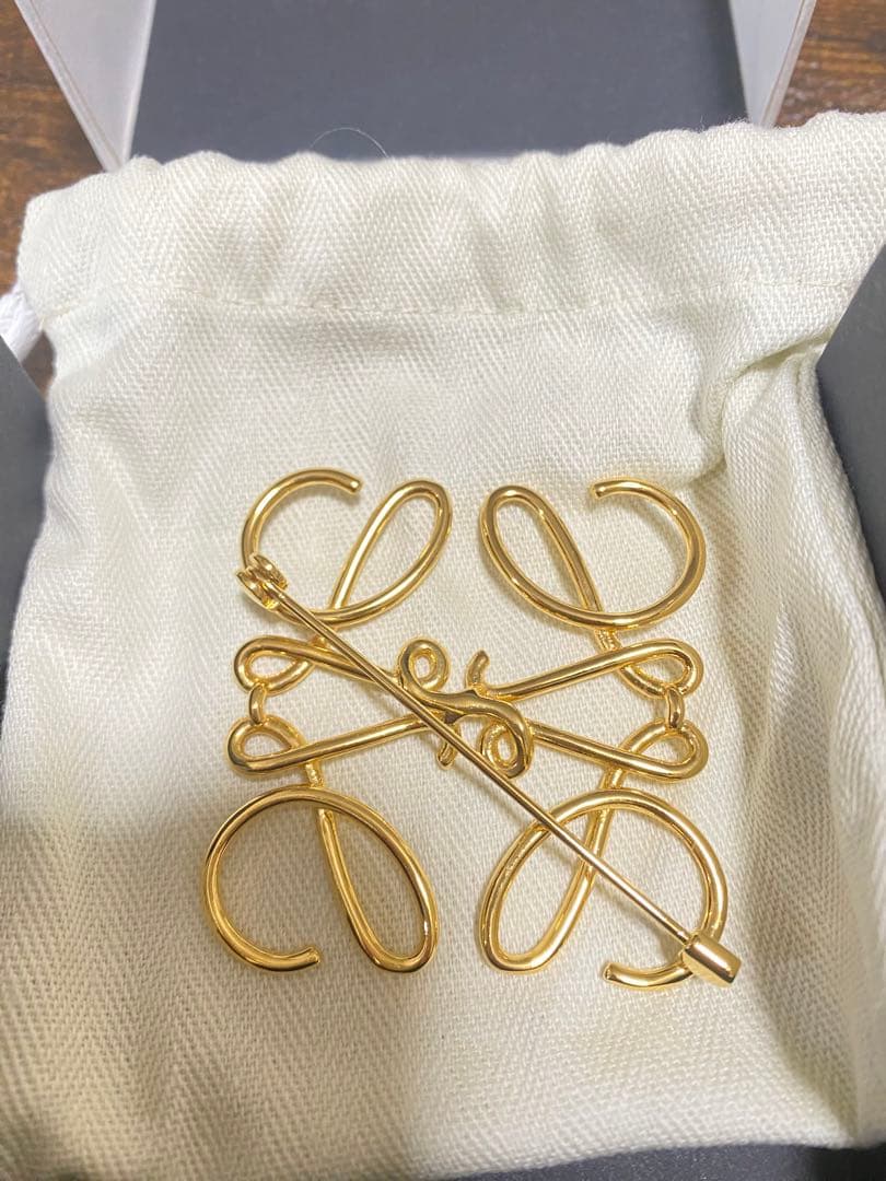 2/14までSです。ロエベ　ブローチ　ゴールド　正規品　美品