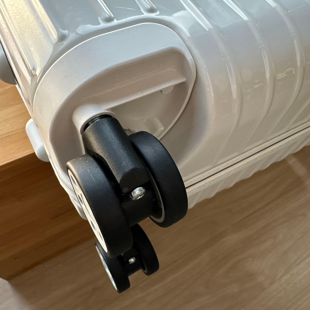 RIMOWA ESSENTIALキャビンS(ホワイト4輪)