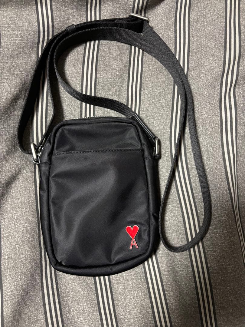 AMI PARIS アミパリ ナイロン ミニショルダーバッグ/ブラック