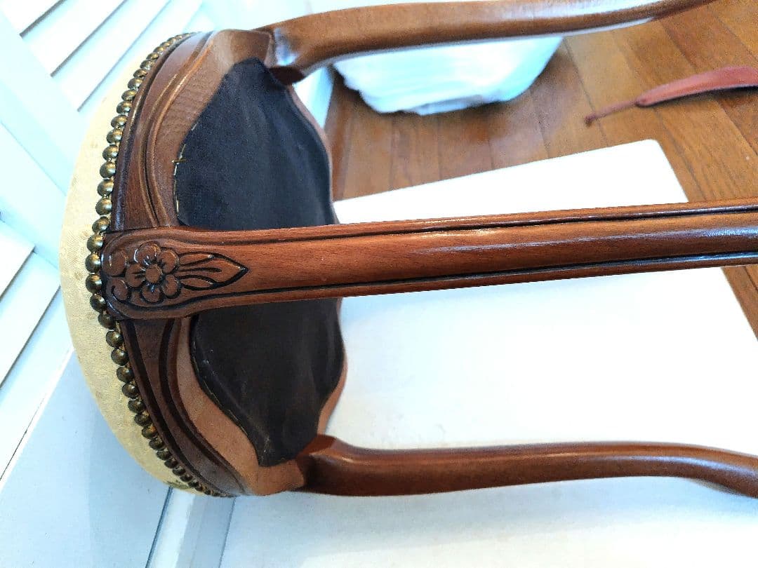 英国製アンティークラウンドスツール