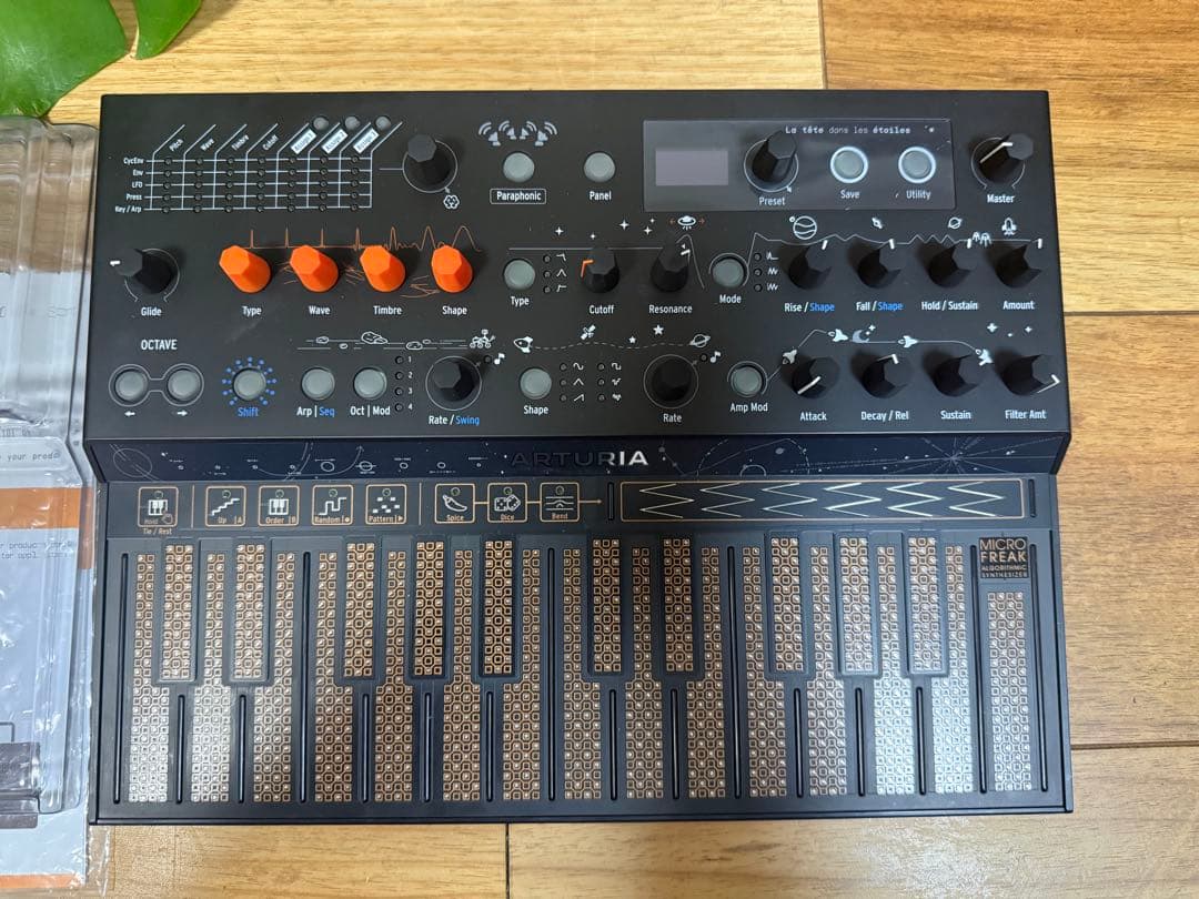 新品同様美品　Arturia MicroFreak シンセサイザー 本体