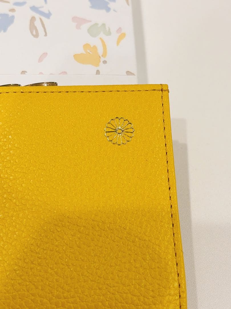 【皇居】金運アップイエロー 二つ折り財布 箱付き