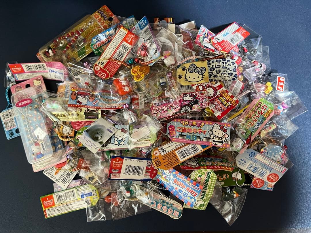 ご当地キティ　73個　根付まとめ売り（レアあり）