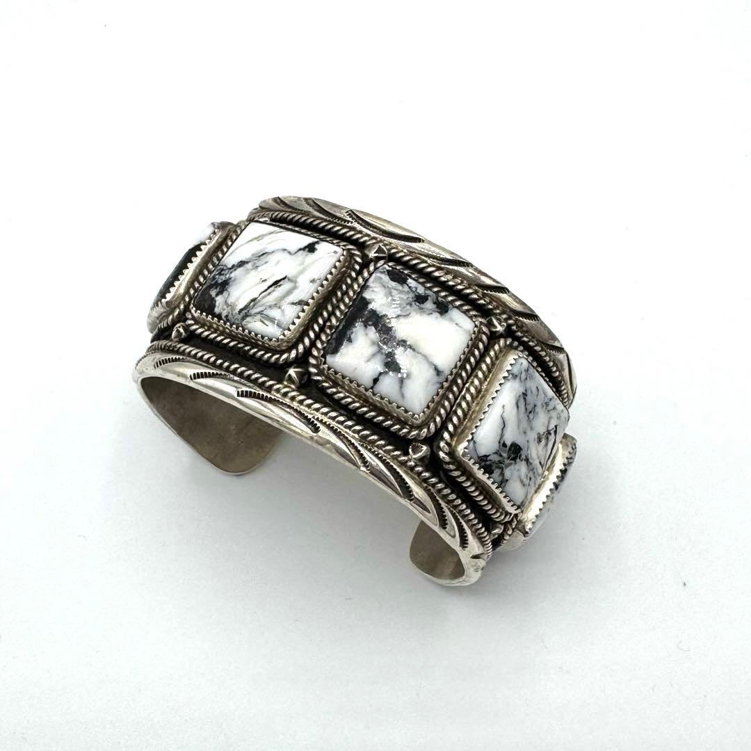 ホワイトバッファロー　バングル　インディアンジュエリー　ロサンゼルス購入