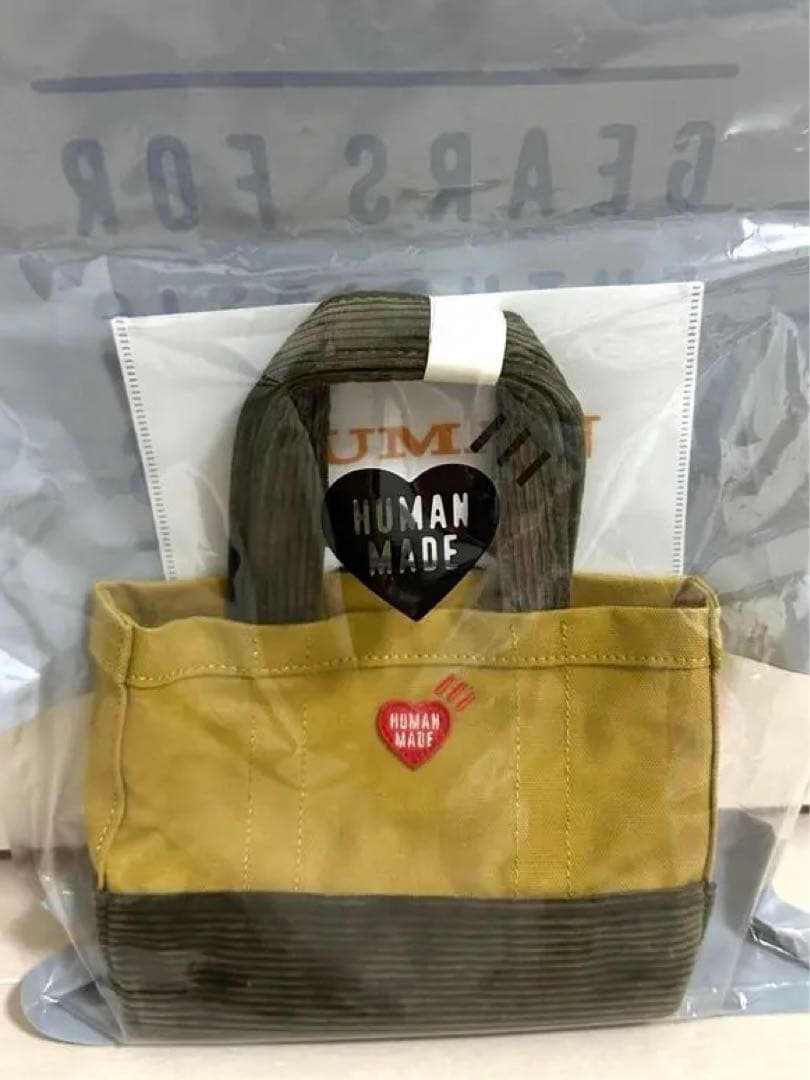 HUMAN MADE 小型バッグ カーキ・ベージュ