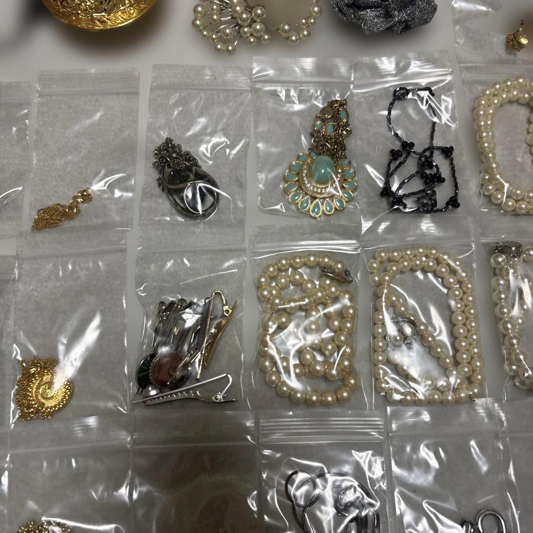 遺品整理品❗️アクセサリー まとめ売り 大量 ジャンク品 ネックレスなど