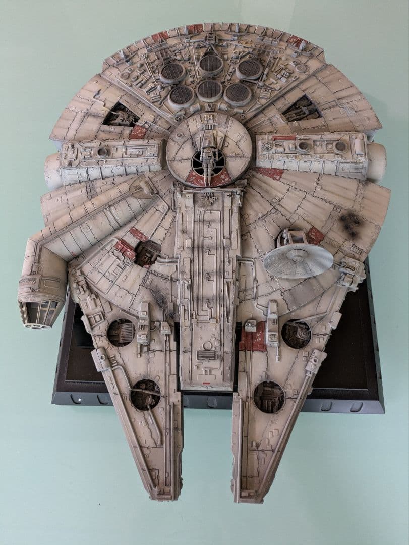 ★週末値下げ ミレニアム·ファルコン　完成品台座付き