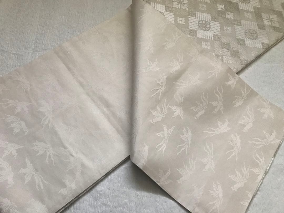 とっても使い勝手の良い白とシルバーの袋帯　正絹