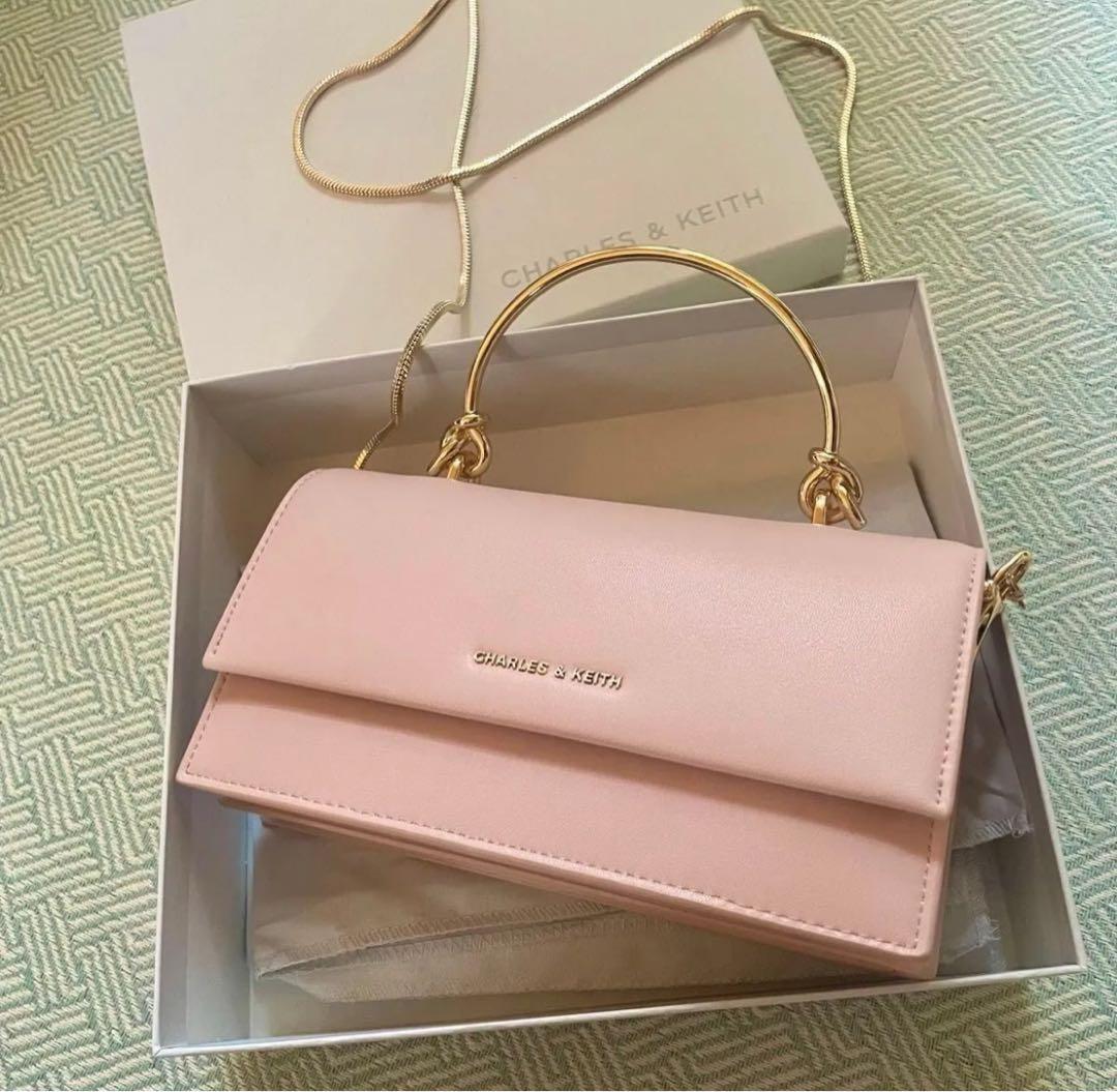 美品スカルプチュアハンドル ロングウォレット レザー チャールズアンドキース