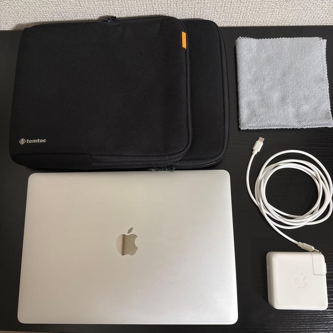MacBook Pro 13.3㌅ M1 2020 バッテリー98%
