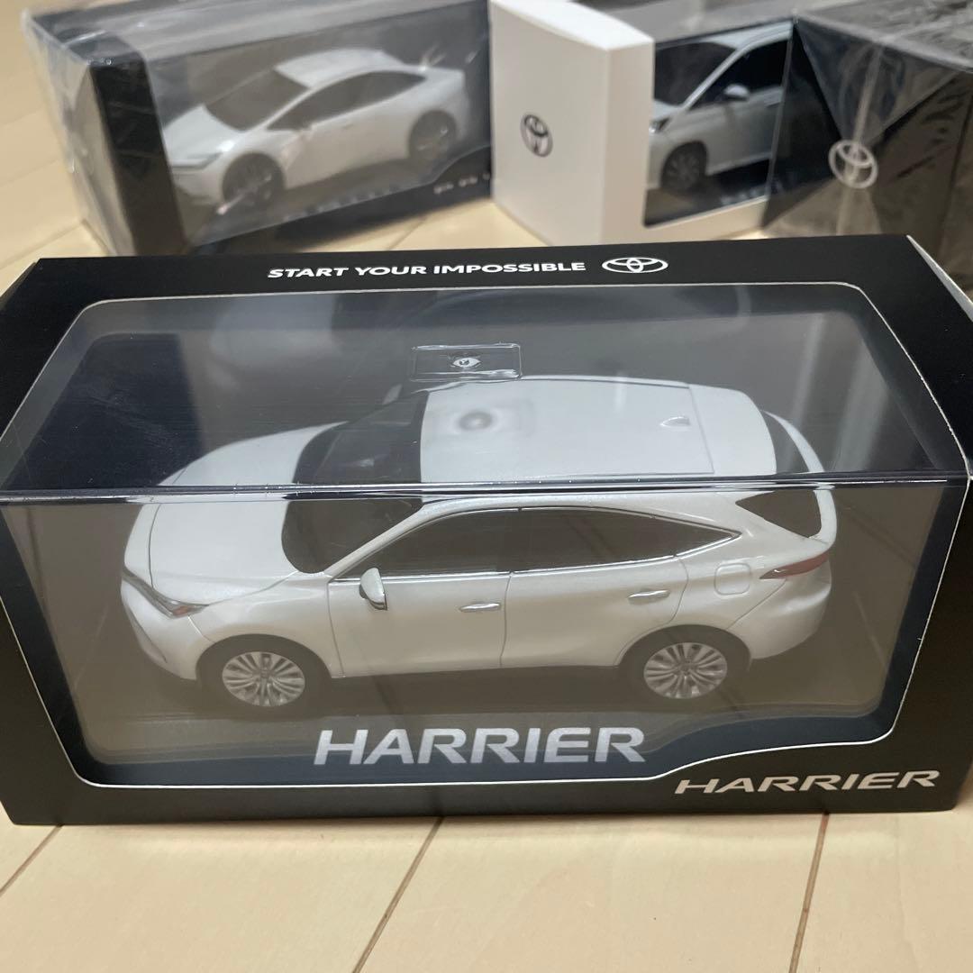 HARRIER ホワイトパールクリスタルシャイン ミニカー
