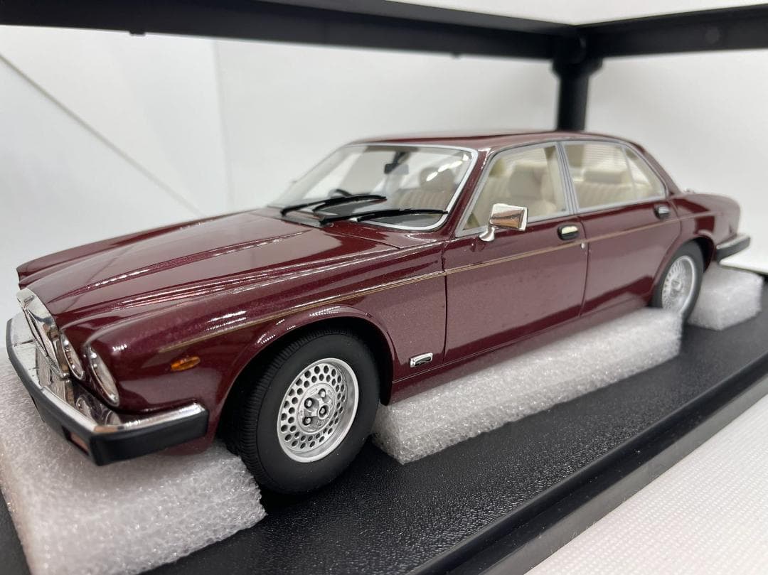 104-032 Cult 1/18 ジャガー XJ SIII 1983