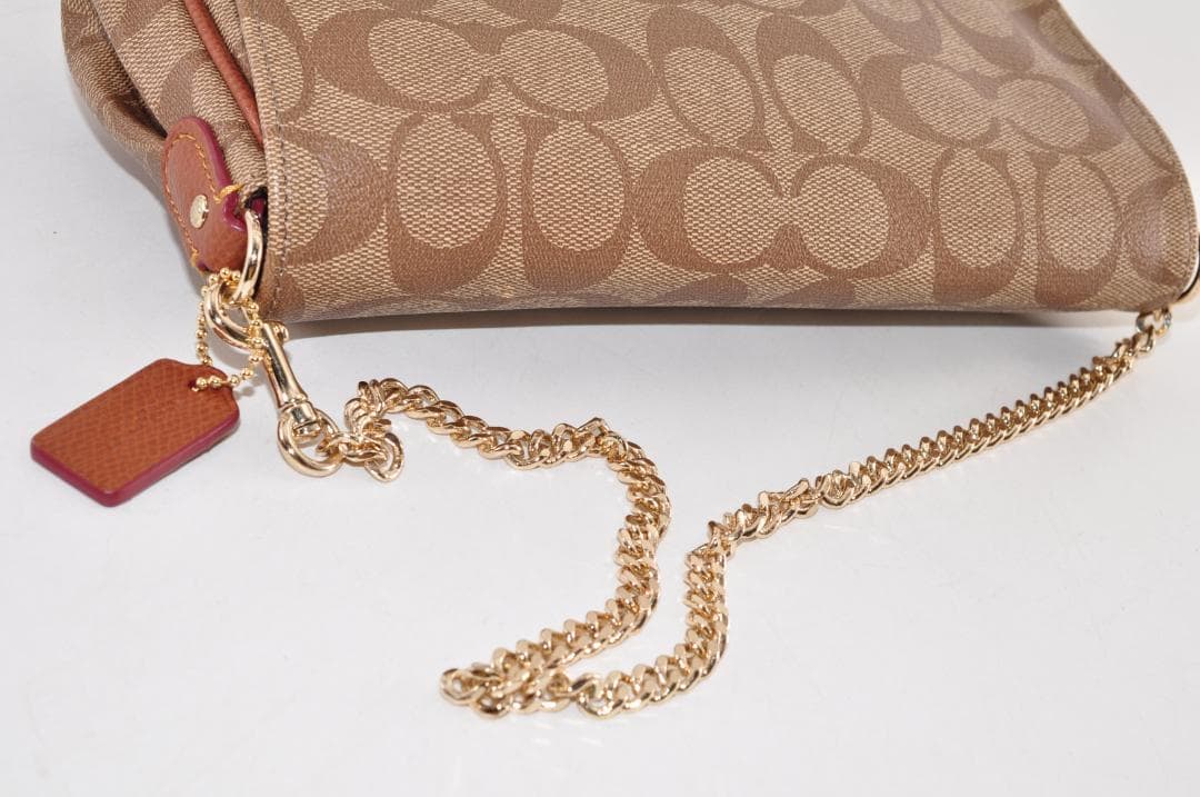 未使用 COACH コーチ シグネチャー ターンロック チェーンバッグ
