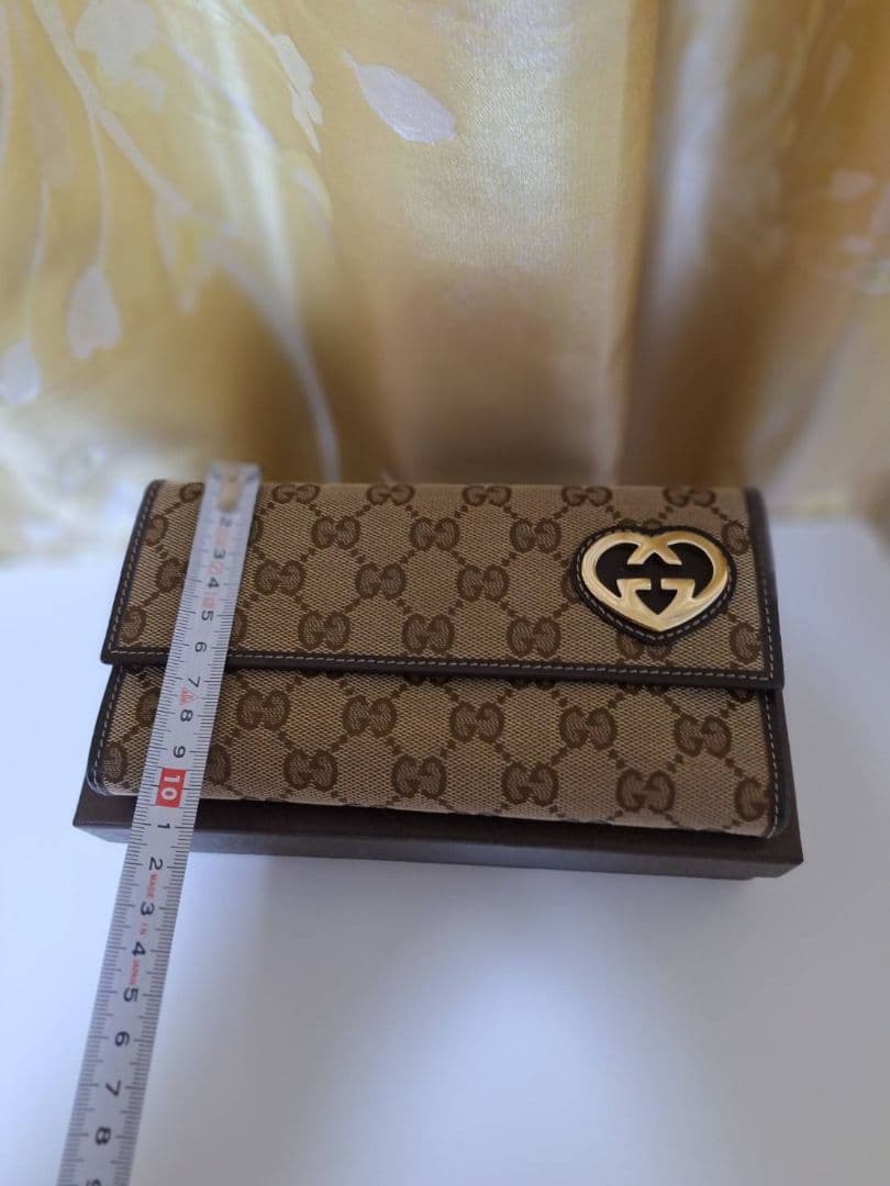 せ*ン様 GUCCI 二つ折り財布 GGパターン