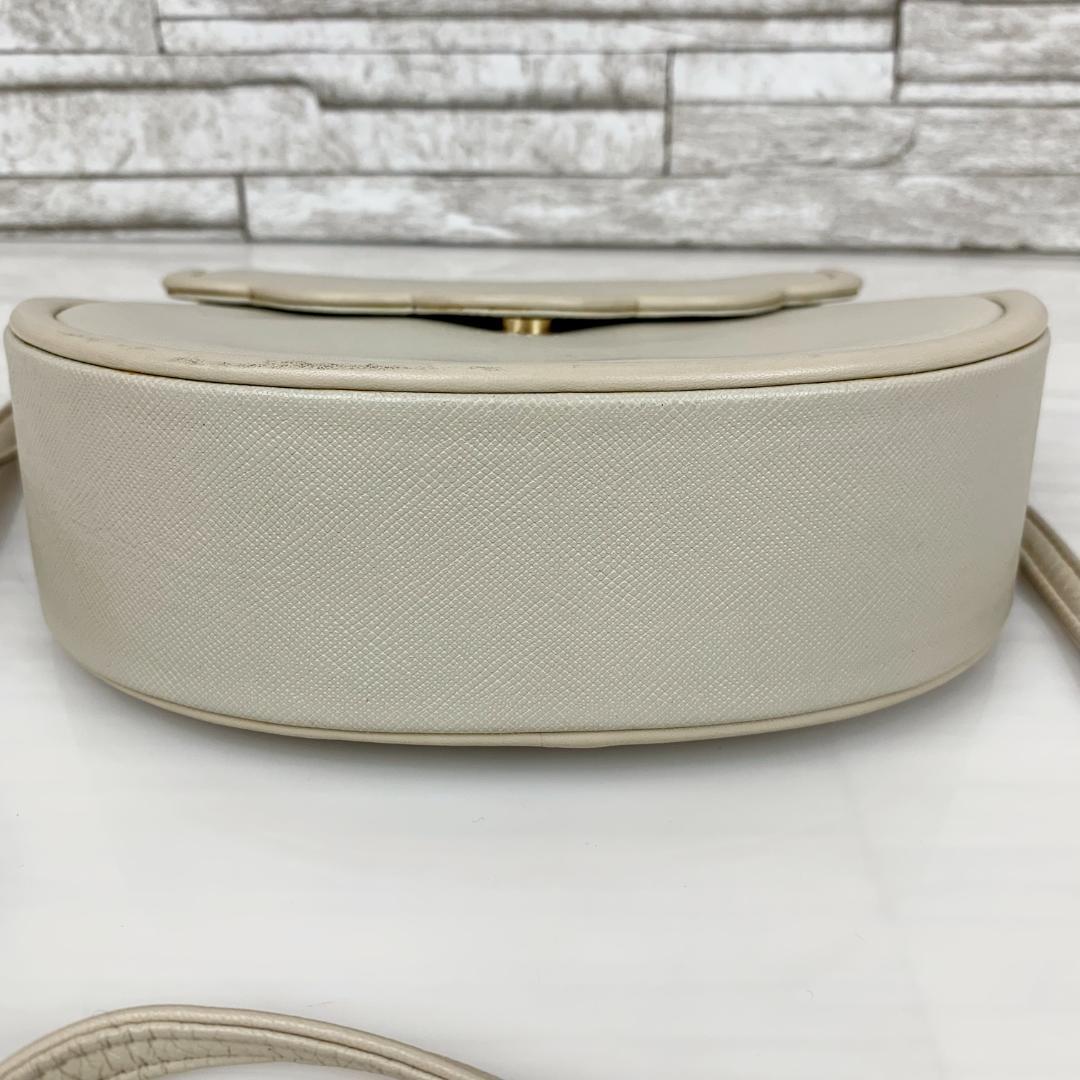 YSL ホワイト　ポシェット