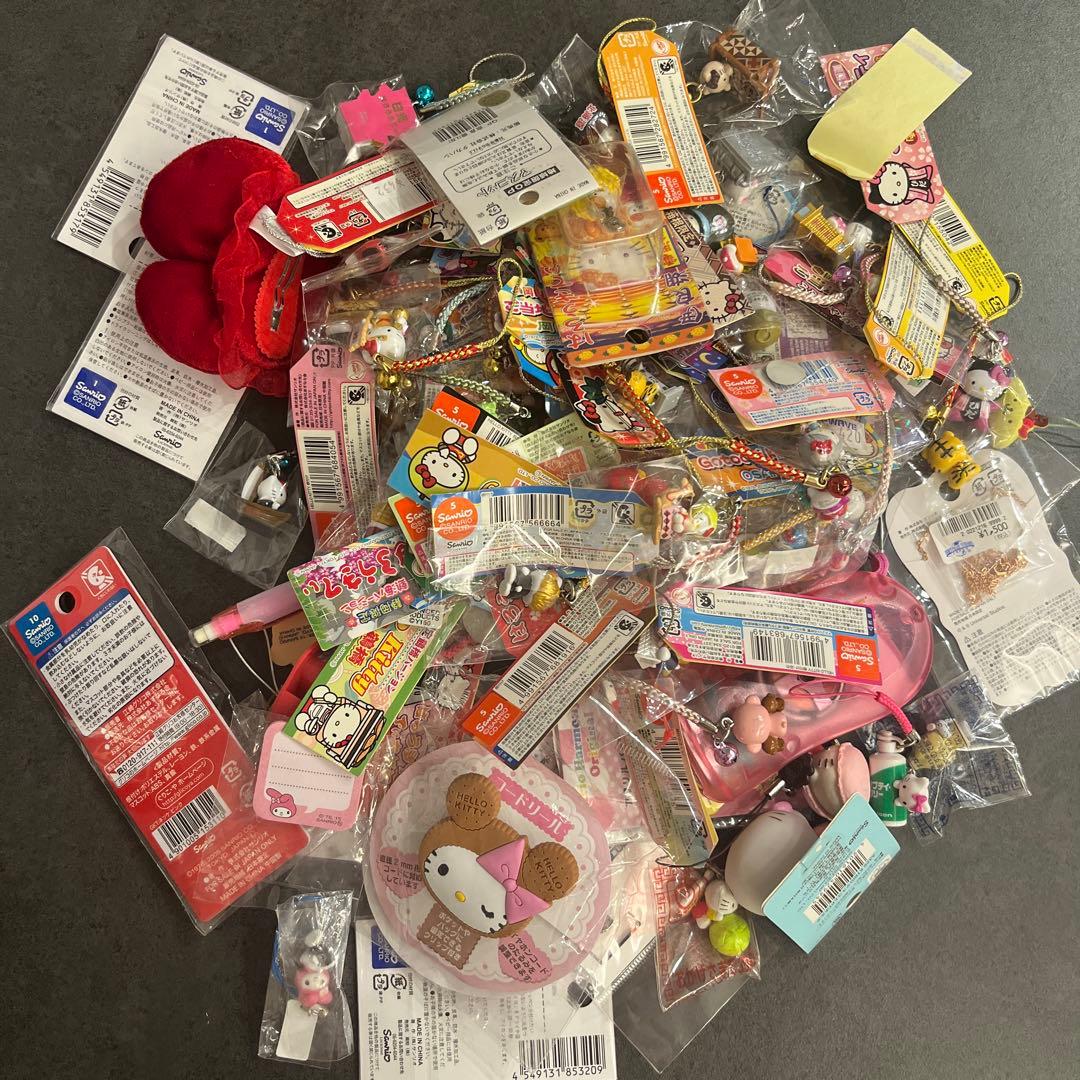新品未使用未開封含む　90点以上　レア非売品ご当地ノベルティコラボ根付け