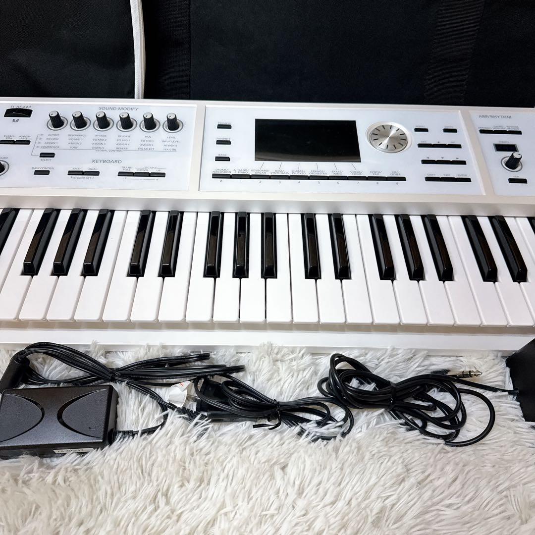 ROLAND FA-06-SC 限定カラー ホワイト シンセサイザー ペダル付き