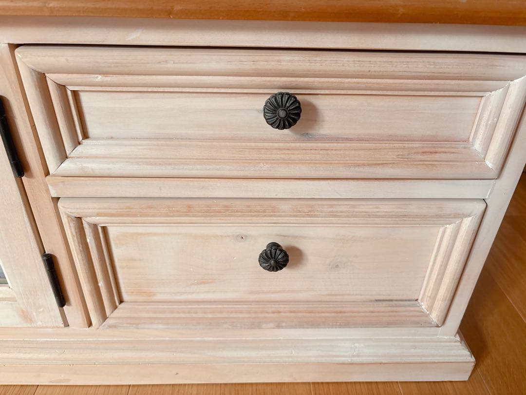 木製テレビ台 引き出し4つ ガラス扉付き　フレンチカントリー風　150センチ