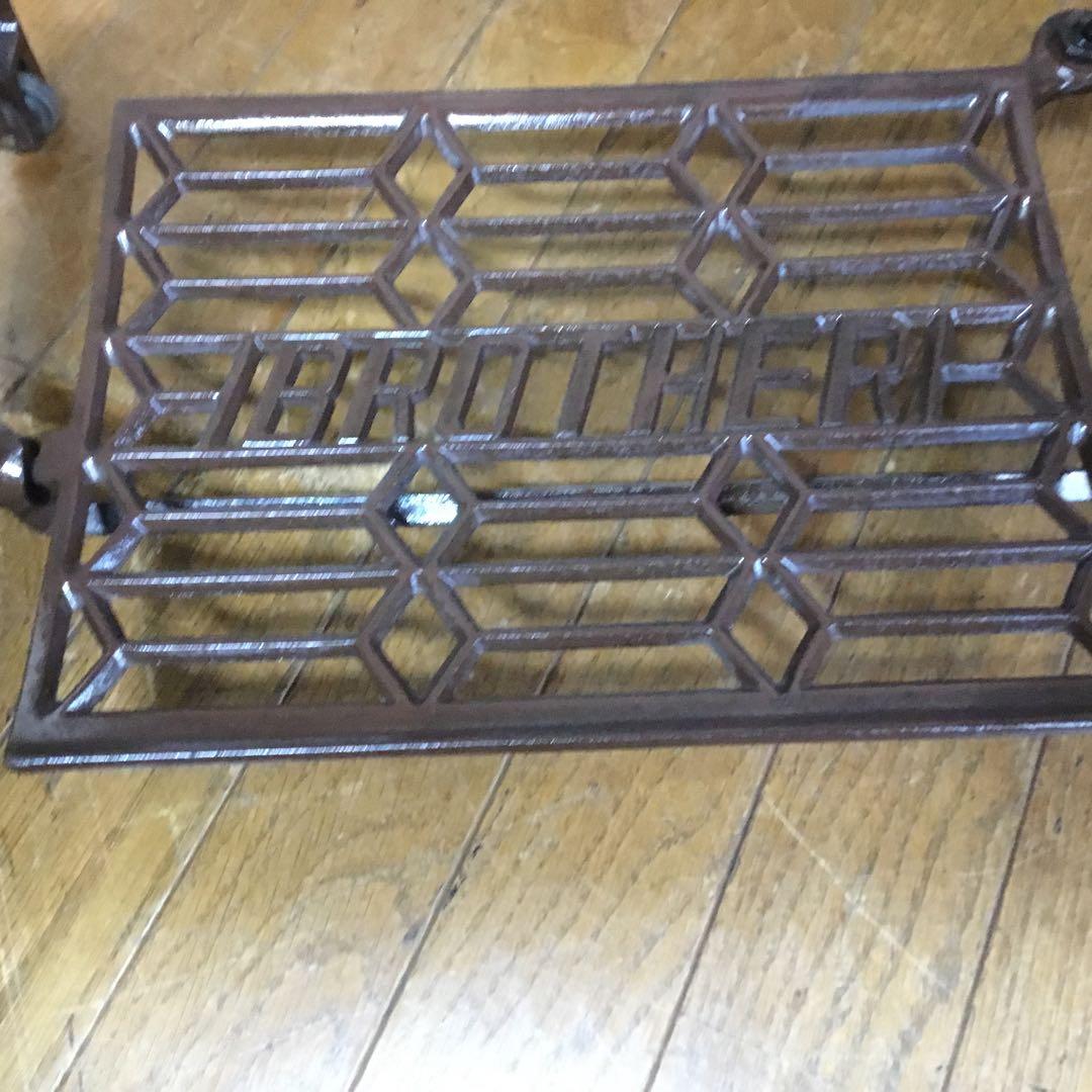 あやこ※アンティーク※BROTHER 足踏みミシン脚のテーブル　アイアン