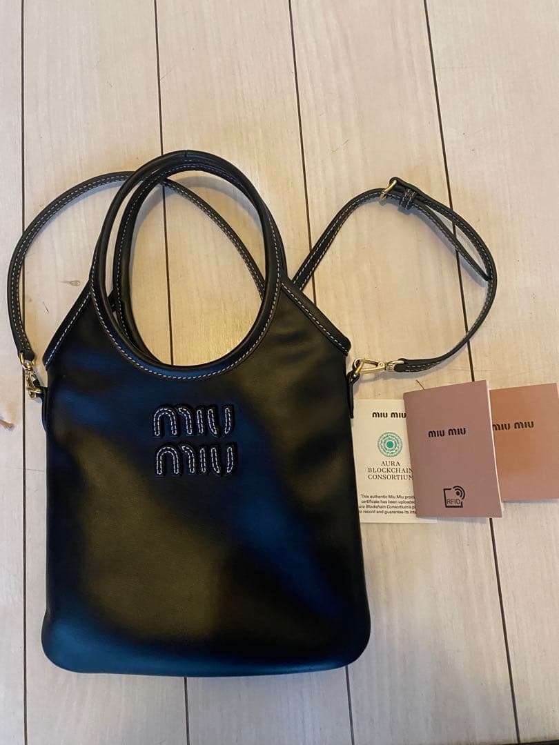 miu miuアイビー