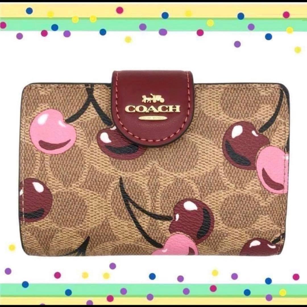 個数限定赤札coachコーチシグネチャーチェリープリントミディアム二つ折り財布