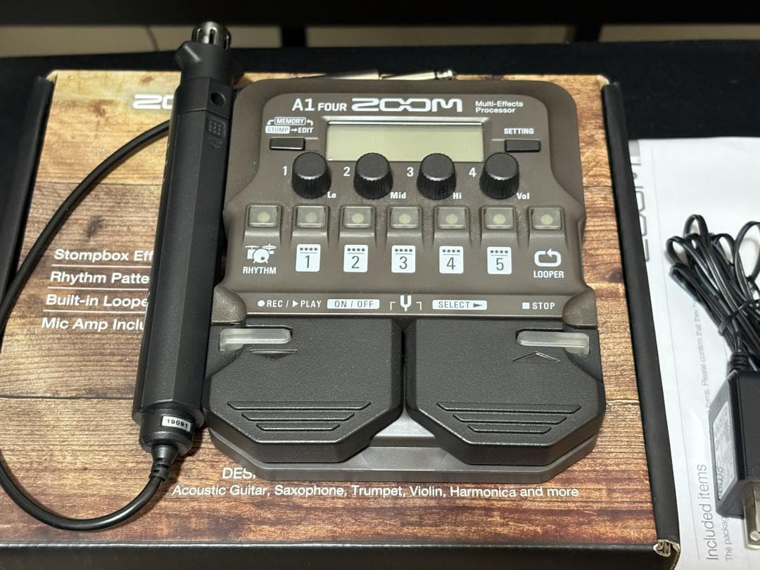 ZOOM A1 FOUR アコーステックマルチエフェクター　最終値下げ