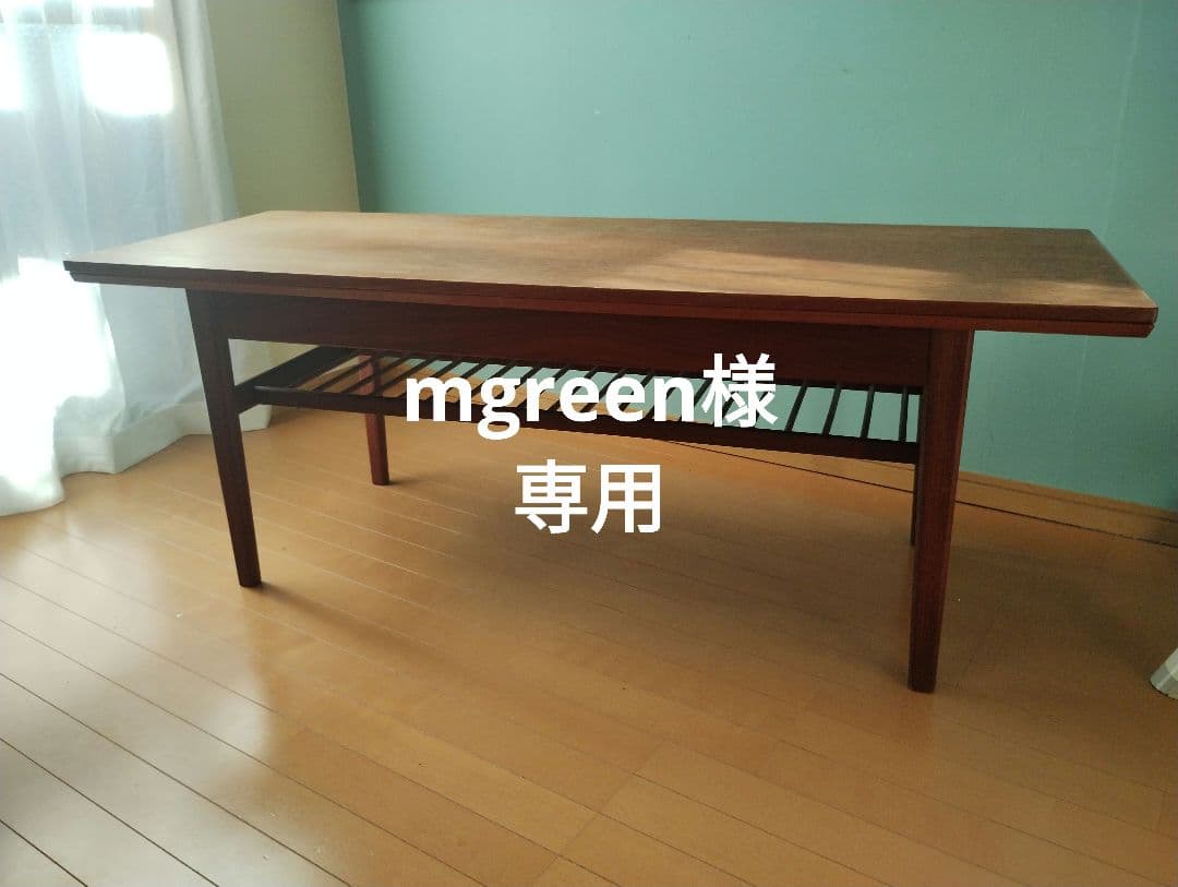 木製テーブル