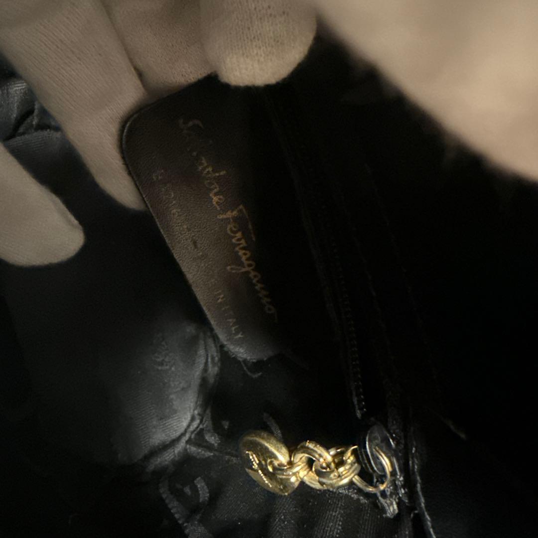 Ferragamo フェラガモ ハンドバッグ ヴァラリボンレザー 革 黒