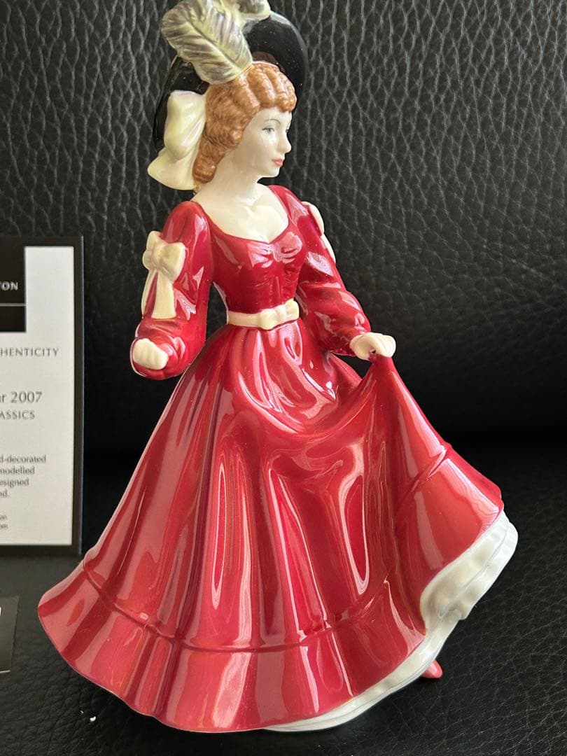   petites ロイヤルドルトン　美しい貴婦人