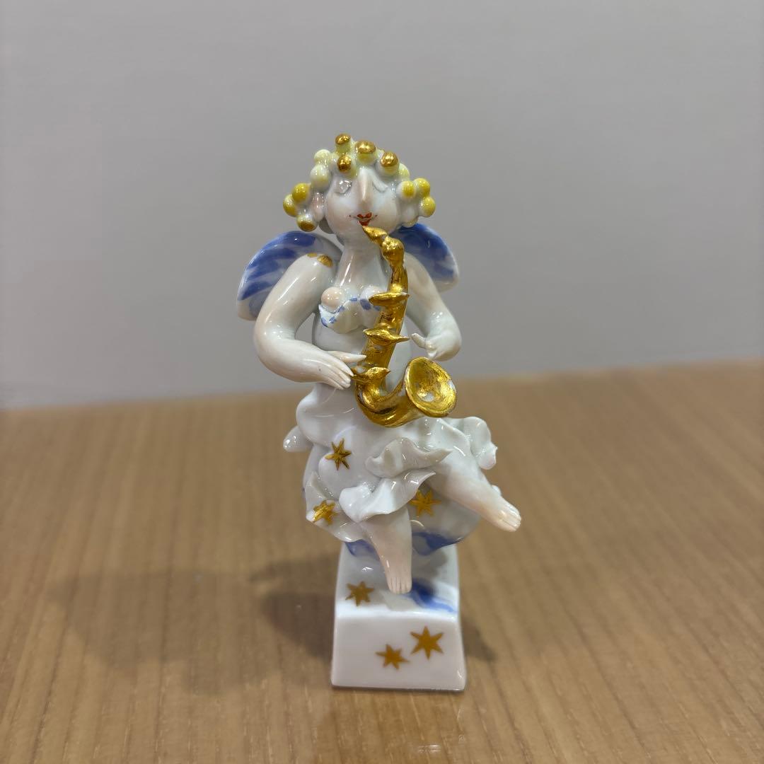 サックスを持つ天使のフィギュア　マイセン