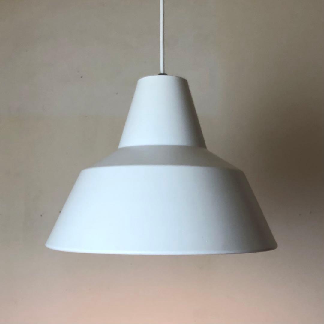 デンマーク　北欧ビンテージ　ミルキーホワイト　ペンダントランプ