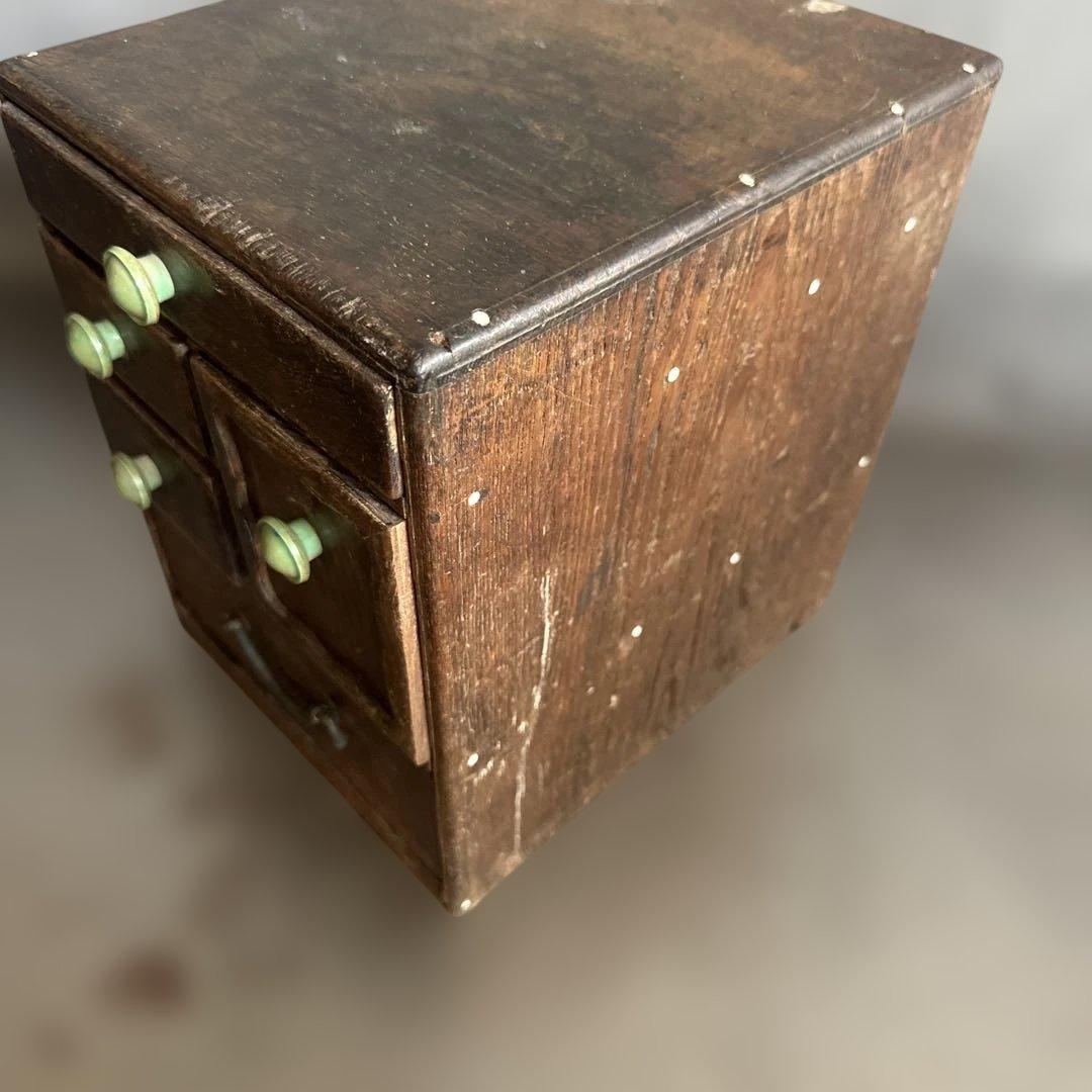 ヴィンテージ　グリーンの取っ手がとても可愛い❣️木製4段引き出し箪笥